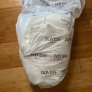 Oleg cassini wedding dress  👰🏻